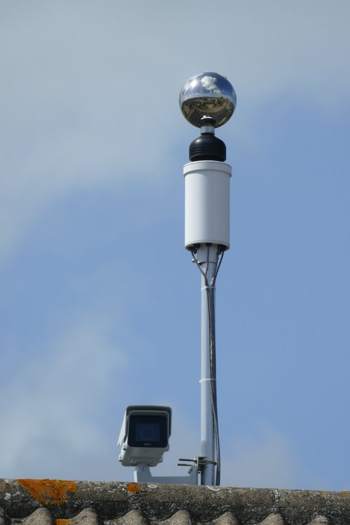 Reduce risk of lightning hazards at work with a lightning warning